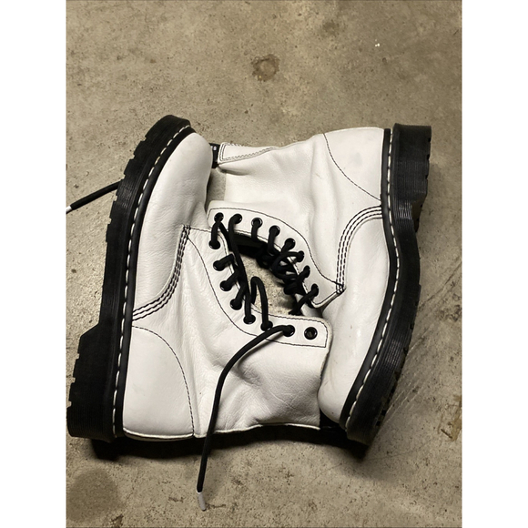 EUC Dr. Doc Martens Luana White Combat Boots Womens Size US 8 L Air Wair #AW004 - Picture 1 of 7